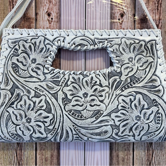 Hand-tooled Floral gray-white Clutch w adjustable strap Genuine leather (B) - Picture 5 of 9